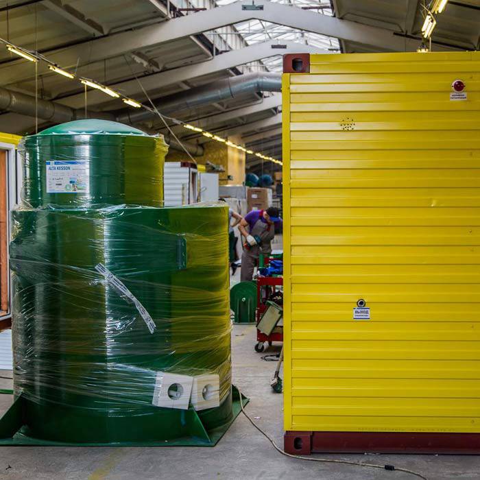 Хозяйственно-бытовой и ливневой сток - 30 м3/сутки, 1 л/с, мобильные очистные сооружения